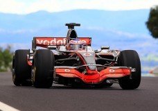 Jenson Button in McLaren F1 op Bathurst
