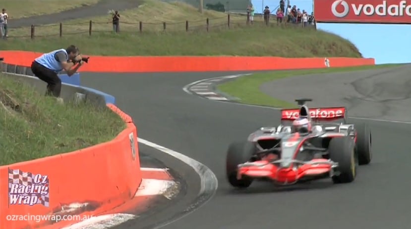 Jenson Button in McLaren F1 op Bathurst