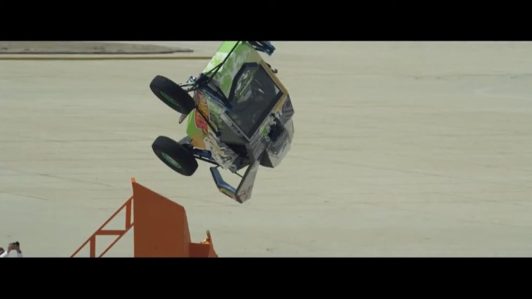 Hot Wheels - World Record Corkscrew Jump