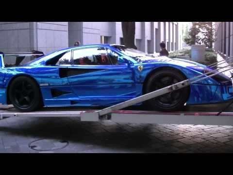 Chroomblauwe Ferrari F40 LM