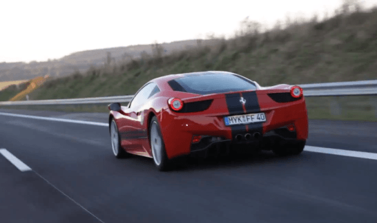 Ferrari 458 Italia haalt 341 km/h op Autobahn