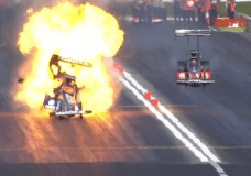 Top Fuel Dragster Explodeert bij 480 km/h