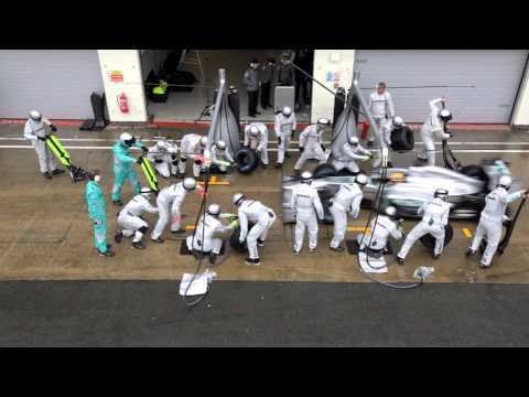 Pit Stop Training met Hamilton & Rosberg