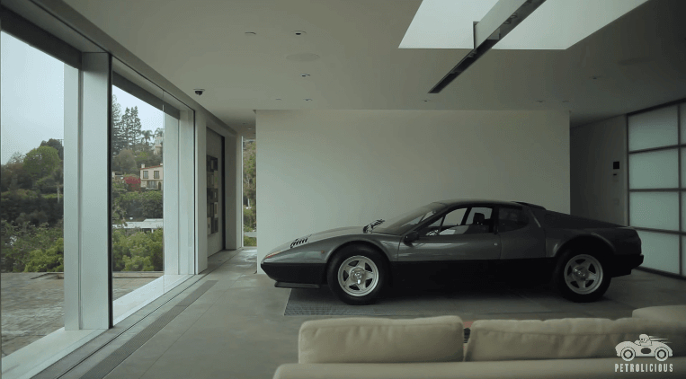 Petrolicious - Man bouwt studio rondom Ferrari 512 BBi