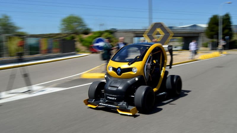 VIDEO Sebastian Vettel en de Renault Twizy RS F1 