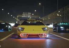 Volg een Japanse Gangster en zijn Neon Lamborghini