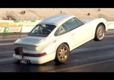 Porsche 964 maakt mooie wheelie