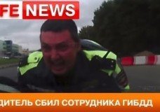 Russische Agent Meegesleurd op Motorkap