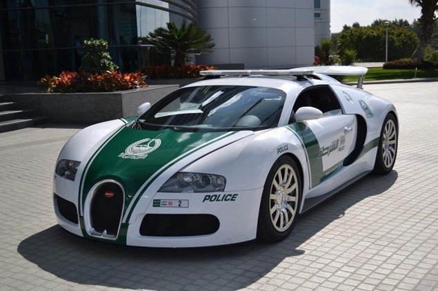 Dubai Politie rijdt rond in deze Veyron
