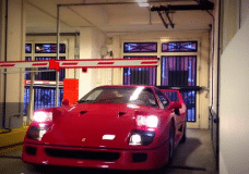 Gratis parkeren met een Ferrari F40