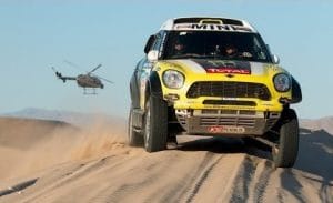 Jay Leno stuitert met Dakar winnaar Nani Roma door Death Valley