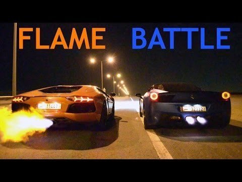 Aventador en 458 Italia houden Flame Battle
