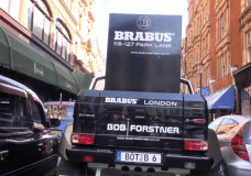 Brabus G63 6x6 Navigeert door Londen