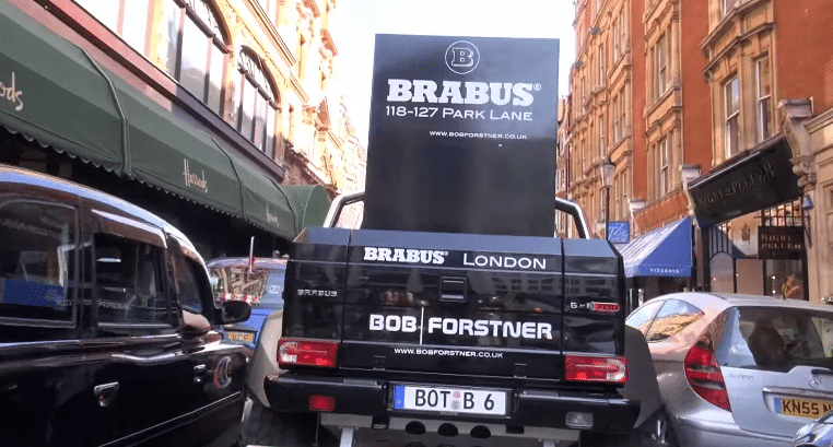 Brabus G63 6x6 Navigeert door Londen