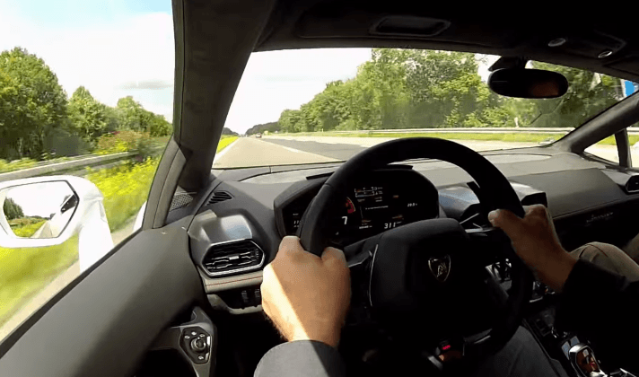 Lamborghini Huracan naar Topsnelheid op Autobahn