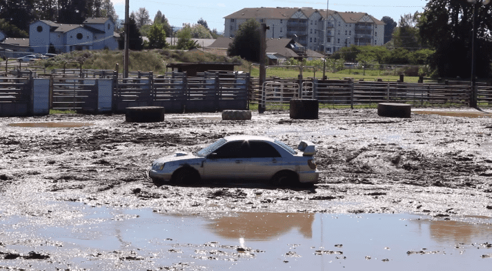 Komt Deze Subaru WRX STI nog uit de modder?