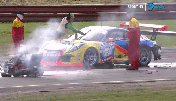 Porsche Carrera Cup verliest complete motor bij crash