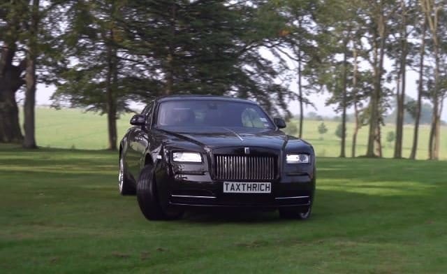 Rolls Royce Wraith geniet van het Engelse platteland