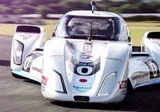 Nissan ZEOD RC Raast over het Top Gear Cicruit