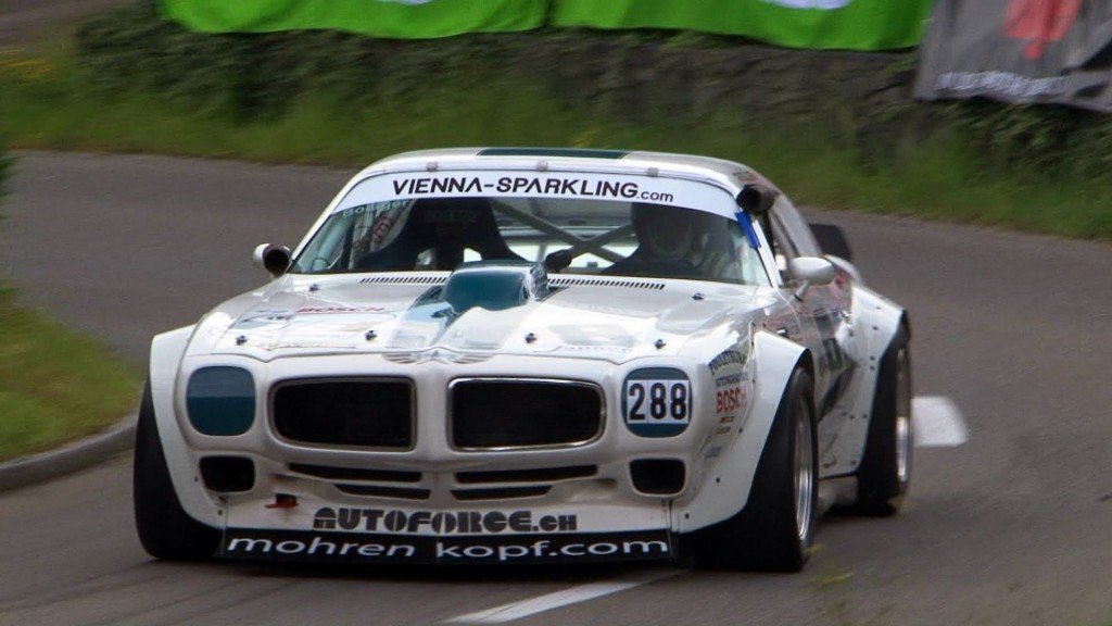 Geweldig dikke Pontiac Trans Am 8.0 doet Hillclimb