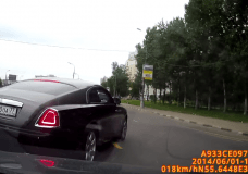 Rolls Royce Wraith bestuurder zoekt ruzie