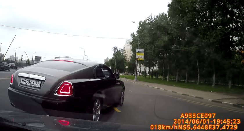 Rolls Royce Wraith bestuurder zoekt ruzie