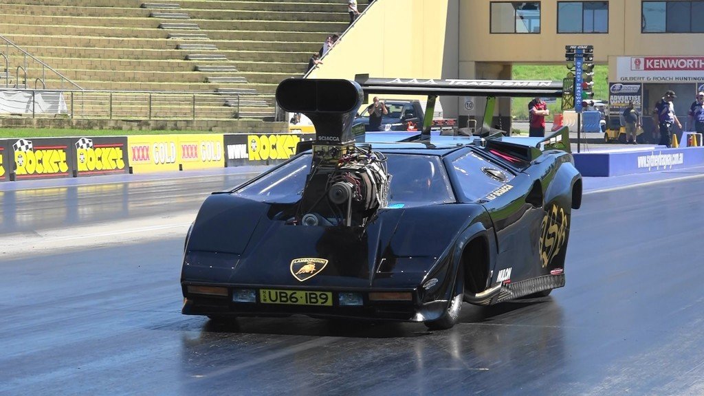 Lamborghini-achtige dragster doet 7.2 sec op de kwart mijl