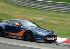 Hoor de Aston Martin GT12 eens brullen op de Ring