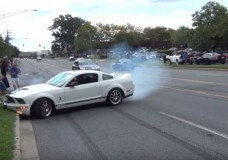 Not again; Mustang GT500 crasht na meeting