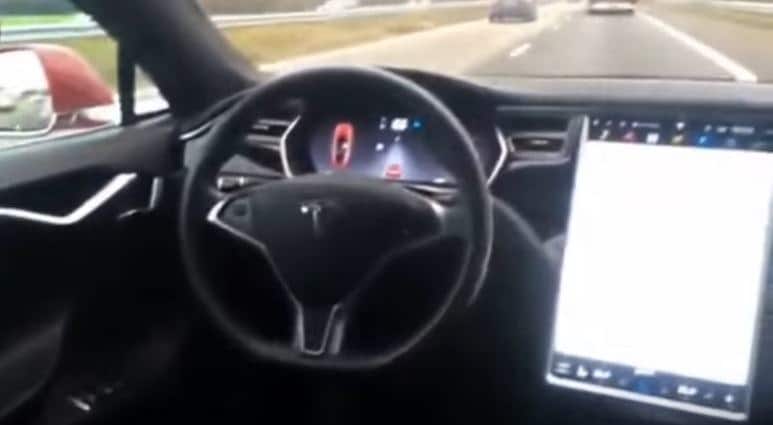 Tesla Autopilot vanaf de achterbank
