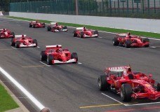 Tien Formule 1 Ferrari's op de start grid