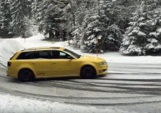 Audi RS4 B7 Drift over besneeuwde weg