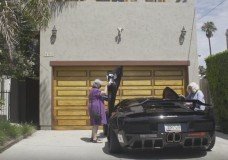 Oma's gaan op pad met Lamborghini Murcielago