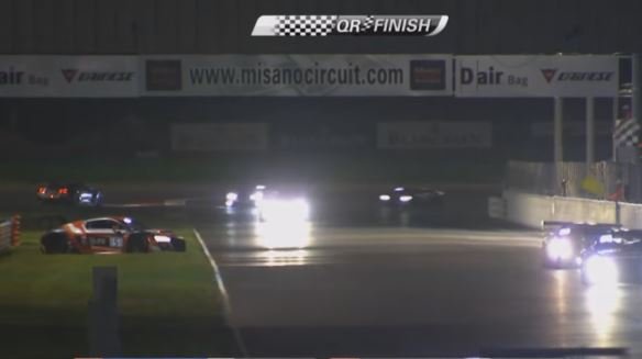Audi R8 LMS komt al spinnend over de finish