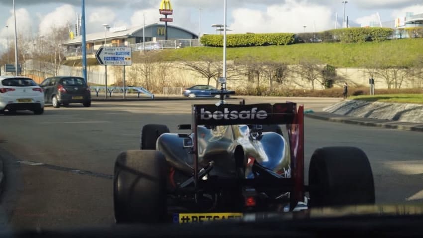 Team Betsafe stuurt een 'F1-auto' door Manchester
