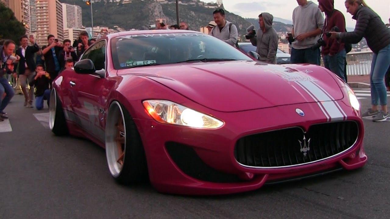 Roze Maserati Granturismo met luchtvering