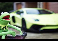 Kermit de Kikker heeft een Lamborghini SV
