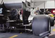 Mercedes F1 oefent pitstops met 2017 banden