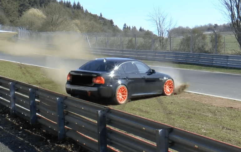 BMW E90 test de vangrail