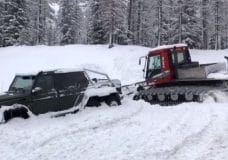 Mercedes-Benz G63 AMG 6x6 vast in sneeuw