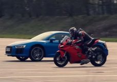 Ducati Panigale V4 vs Audi R8 V10
