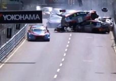 WTCR-Vila-Real-Race-1-start-crash