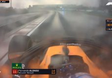 Alonso en race engineeer praten over banden