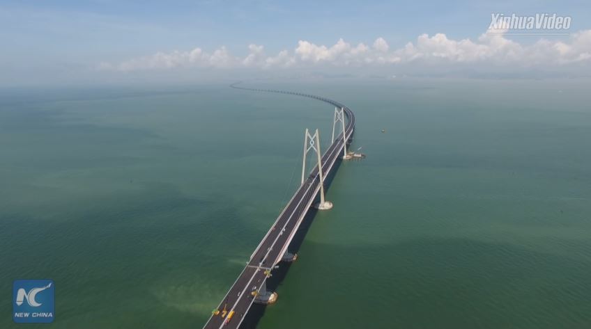 Langste zeebrug ter wereld geopend