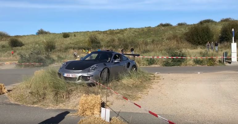 Porsche 991 GT3 RS hapt zand