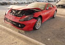 Autosloperij in Dubai staat vol met luxueuze auto's en supercars