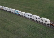 Ford Ranger trekt 15 caravans