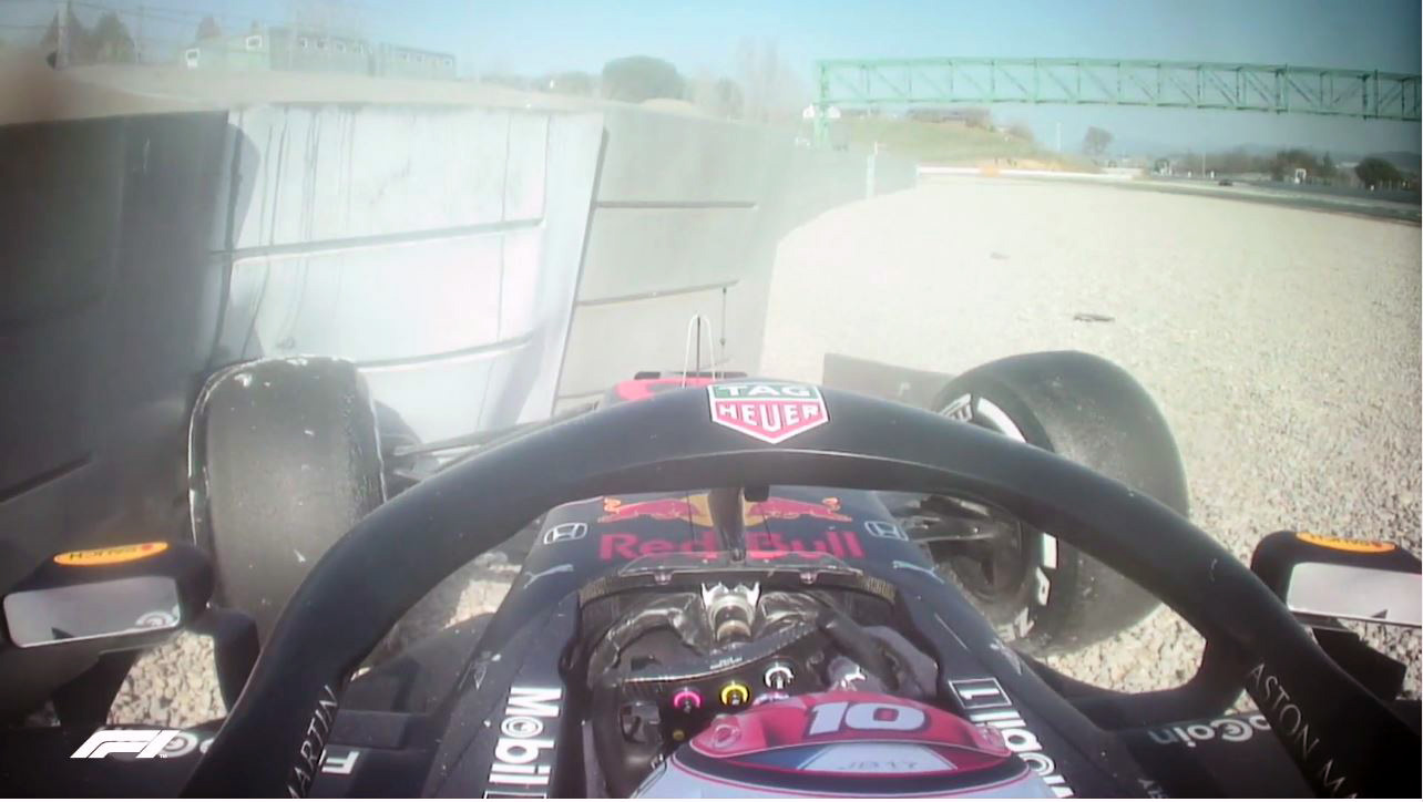 Pierre Gasly's crash met de Red Bull RB15