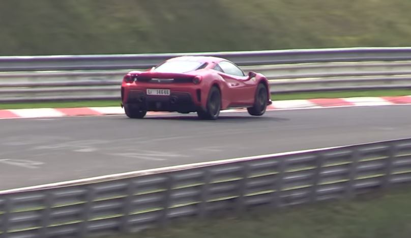 Ferrari 488 Pista maakt sprongetjes op de 'Ring