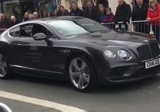 Verkeersregelaars laten Bentley en BMW botsen